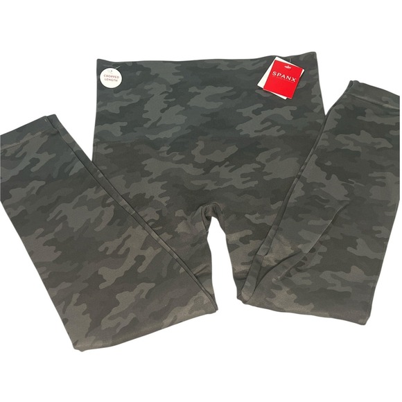 SPANX Cropped Camo‎ Leggings XL Extra Large Gray Print - Picture 1 of 4